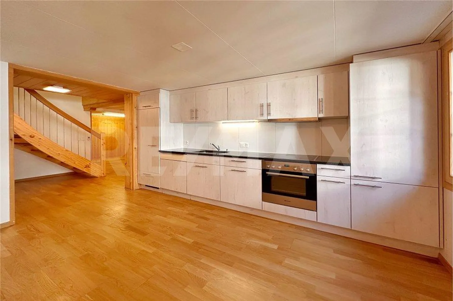 Maisonette spaziosa e ristrutturata di 5,5 stanze con studio separato come reddito aggiuntivo intelligente - Foto 6 di 13