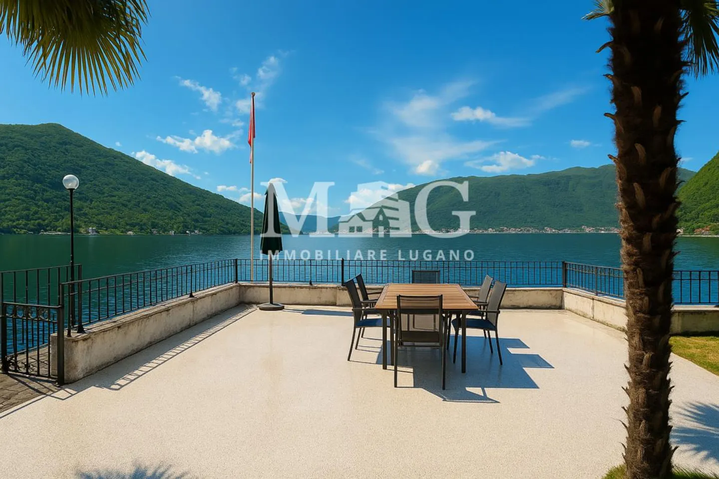 LAC DE LUGANO, Villa directement sur le lac de Lugano avec 2 darsenes, 5 places de parking - Photo 4 sur 9