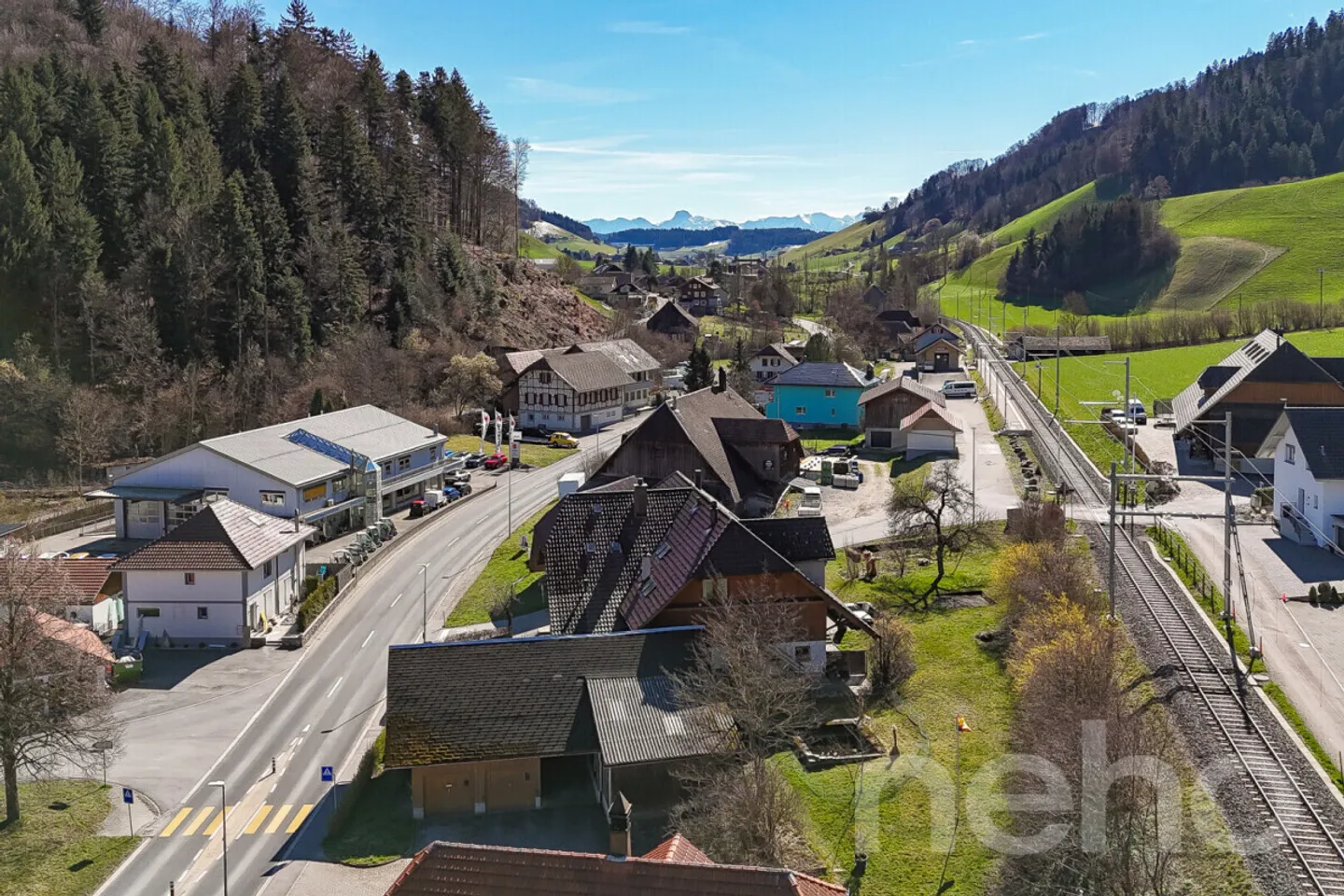 Farmhouse with apartments and commercial space in Bigenthal - Photo 3 of 12