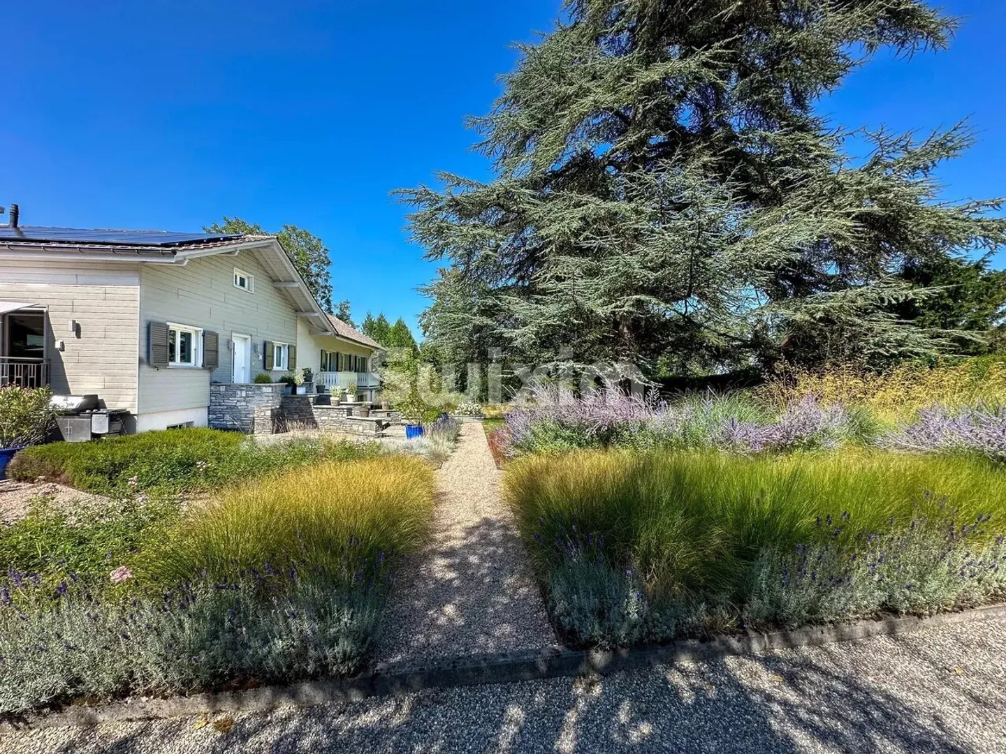 Prächtiges freistehendes Haus mit großem Garten - Foto 2 von 13