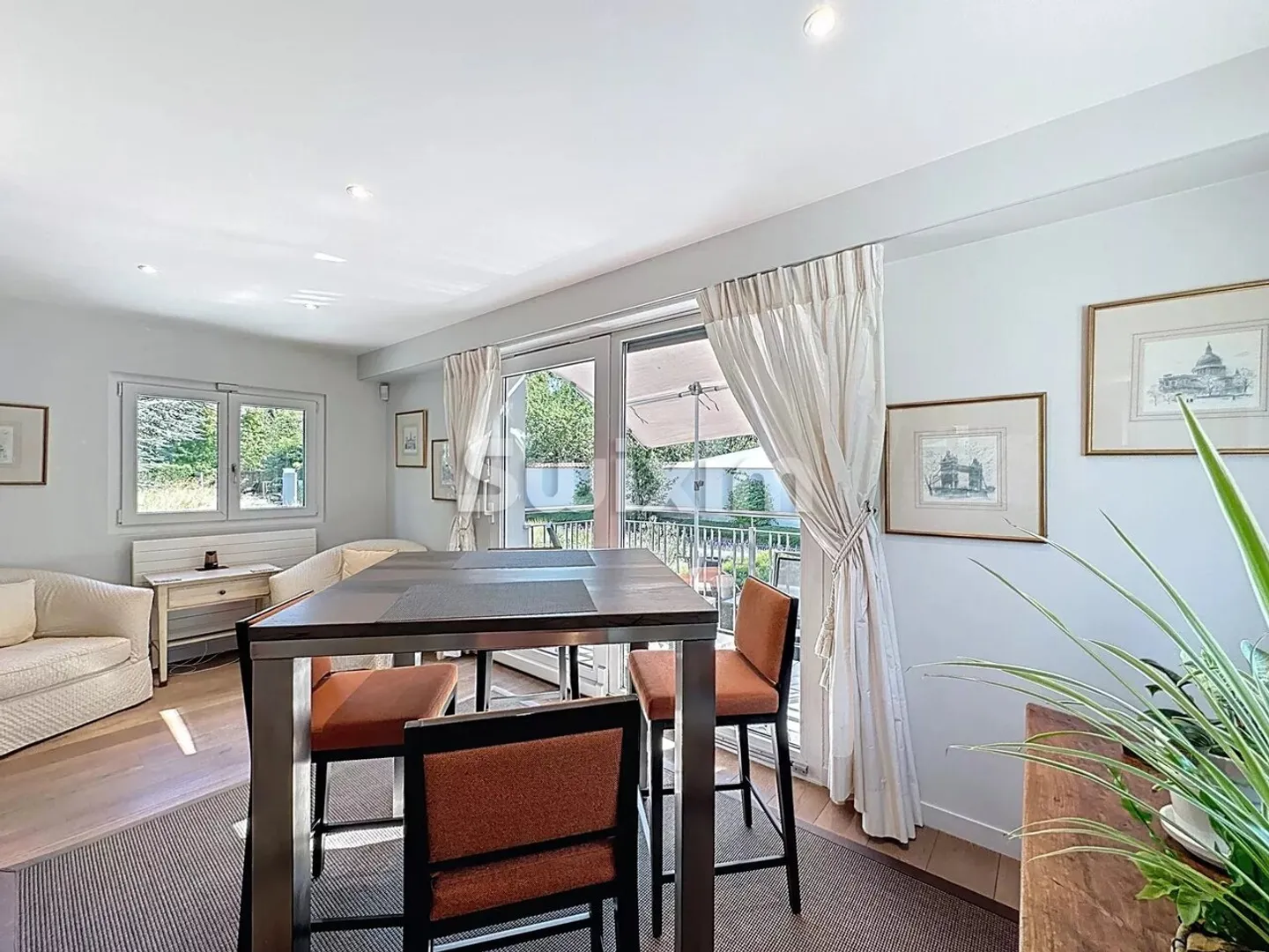 Prächtiges freistehendes Haus mit großem Garten - Foto 10 von 13