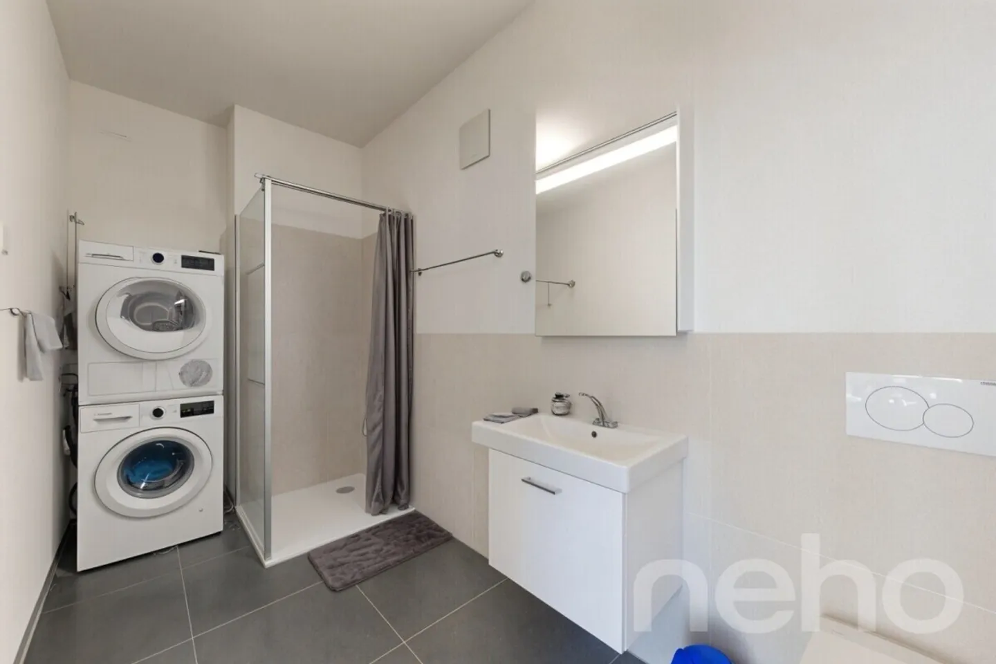 Elegant 2.5 room renovated apartment with beautiful ceiling height - Photo 9 of 11