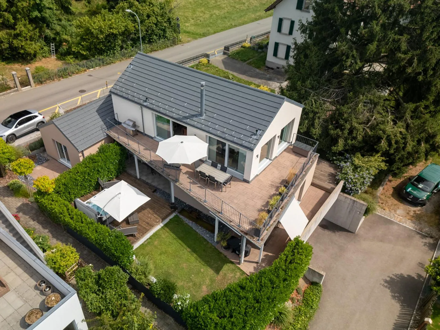 Casa unifamiliare moderna con opzione per appartamento - Foto 1 di 11