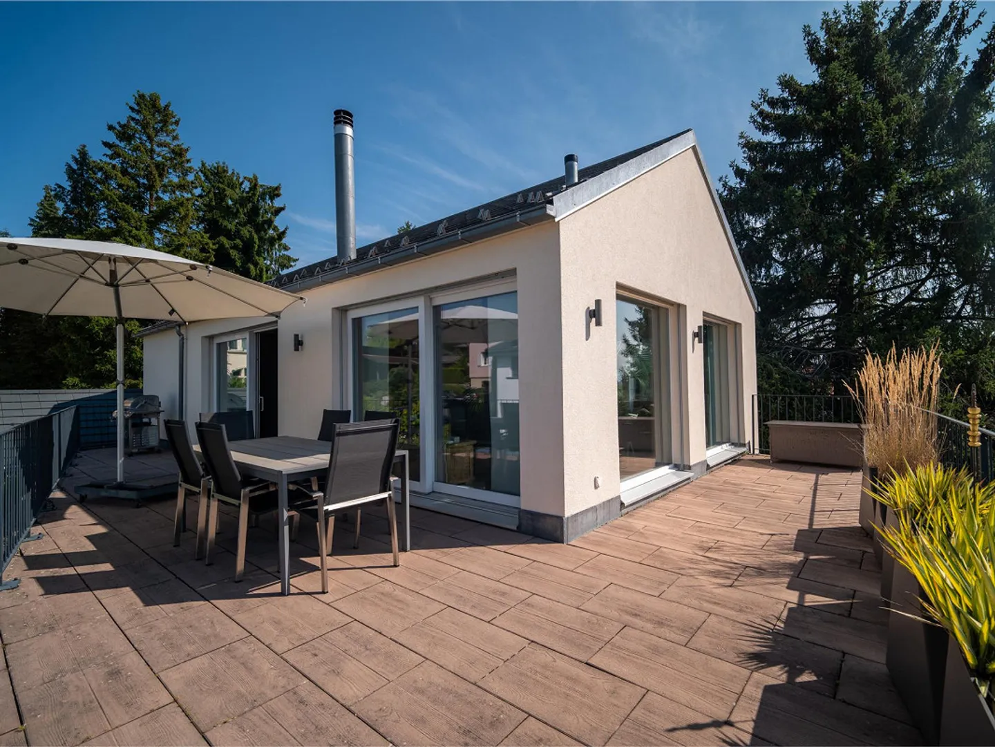 Casa unifamiliare moderna con opzione per appartamento - Foto 4 di 11