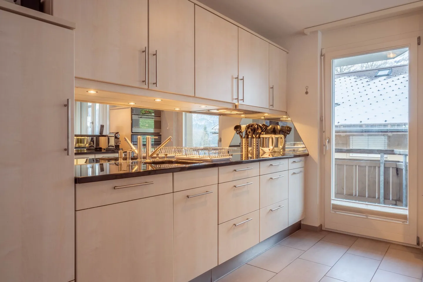 Charming and Central 2 Bedroom Apartment in Chalet Sans Souci - Photo 5 of 19