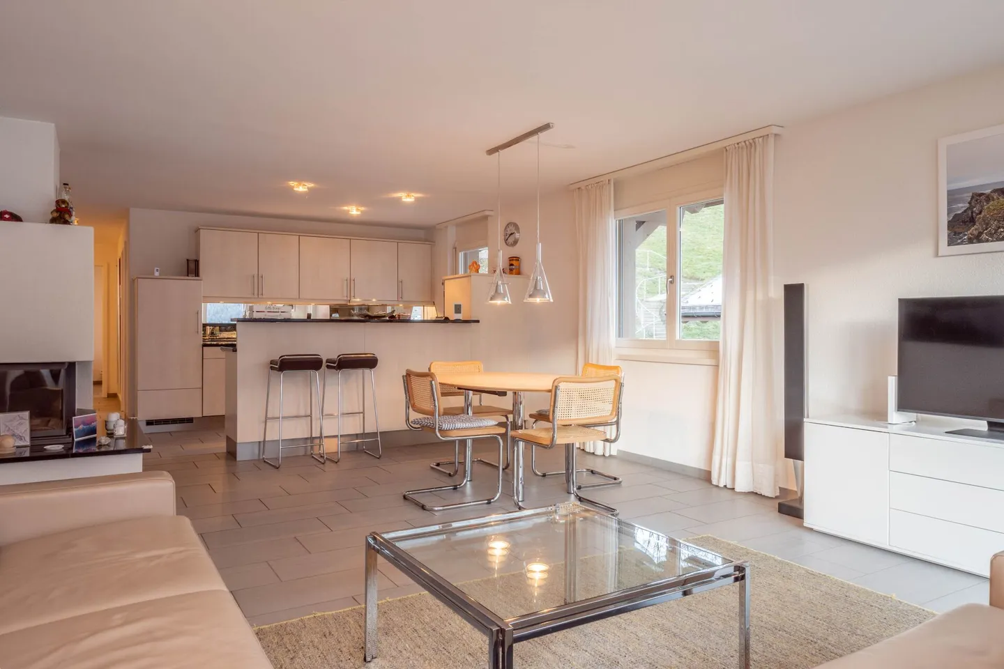 Charming and Central 2 Bedroom Apartment in Chalet Sans Souci - Photo 8 of 19