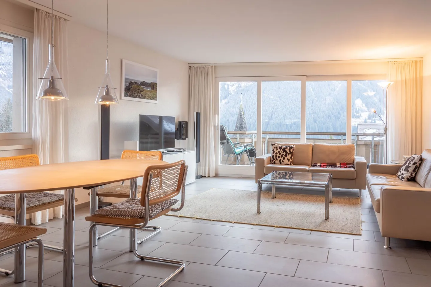 Charming and Central 2 Bedroom Apartment in Chalet Sans Souci - Photo 10 of 19
