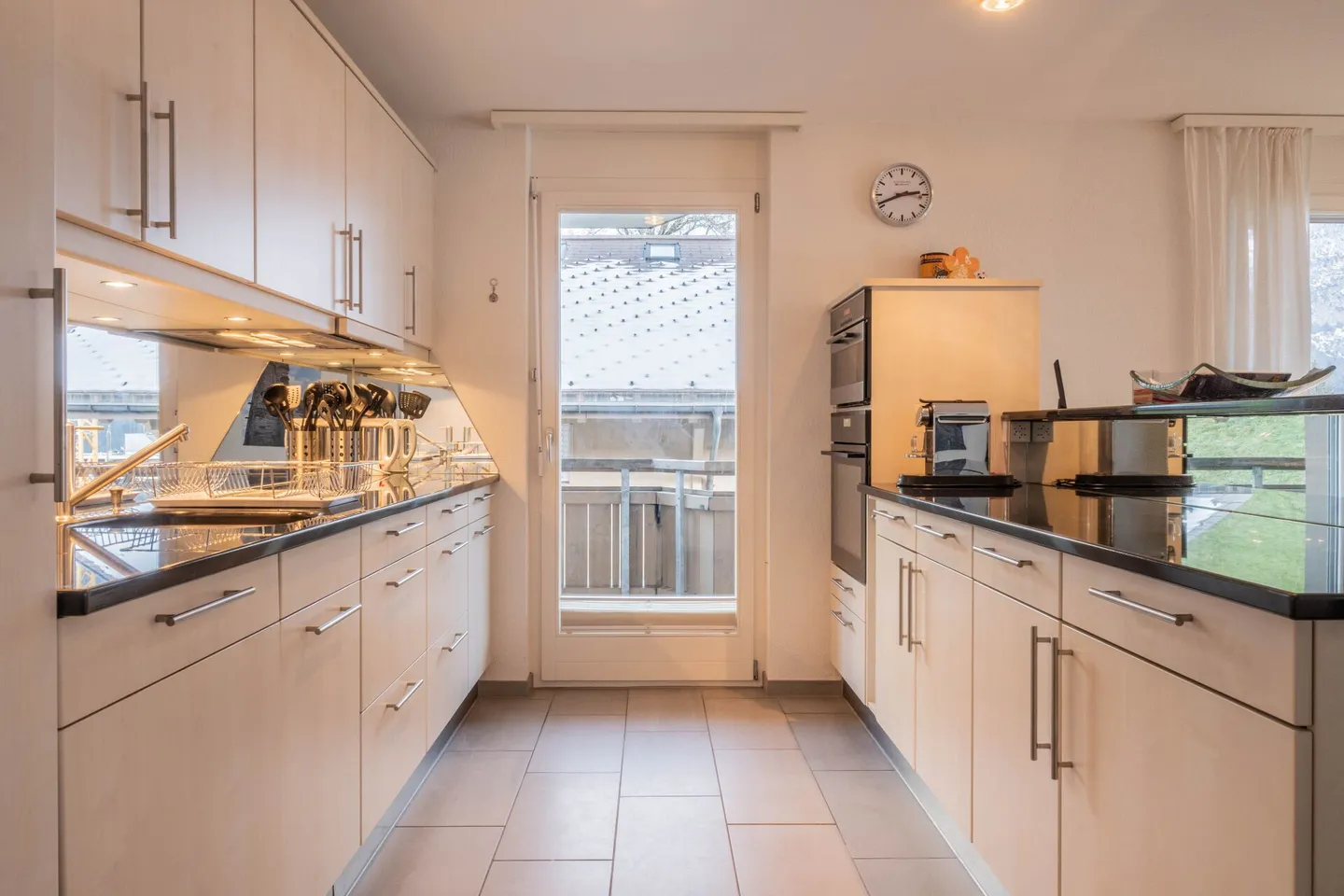 Charming and Central 2 Bedroom Apartment in Chalet Sans Souci - Photo 7 of 19