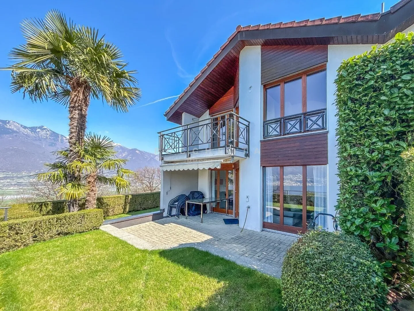 Mittelmeer-Juwel mit Garten und Blick auf den Lago Maggiore - Foto 3 von 15