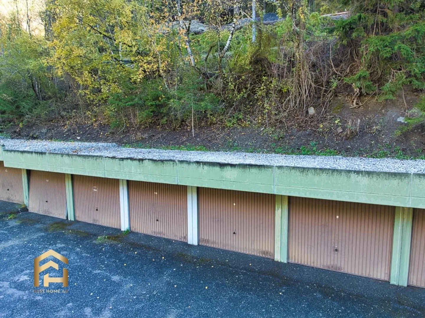 Box de garage pratique dans le meilleur emplacement au-dessus de la station de vallée de Betten - Photo 4 sur 13