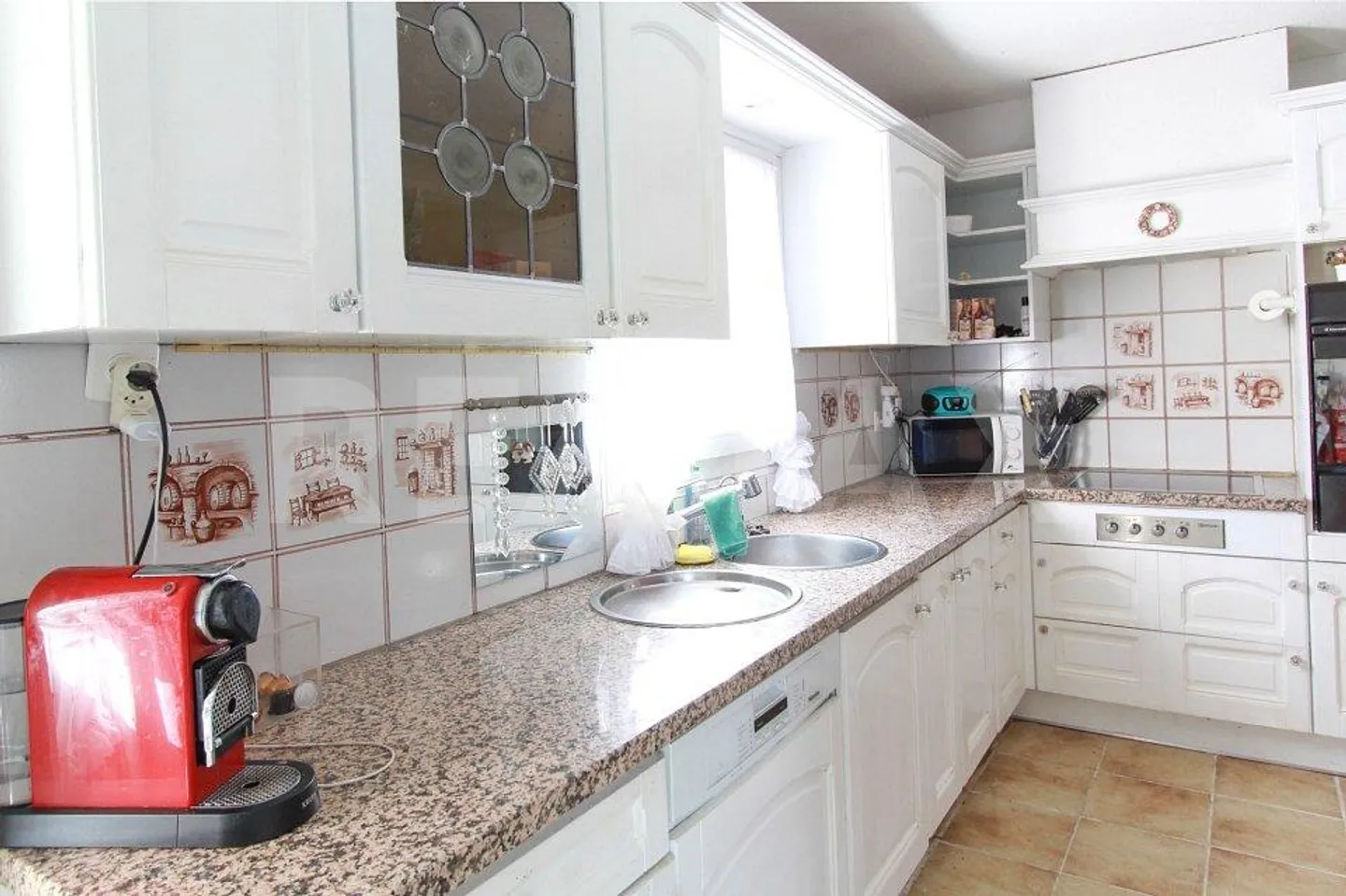 Maison familiale spacieuse avec jardin - Photo 3 sur 5