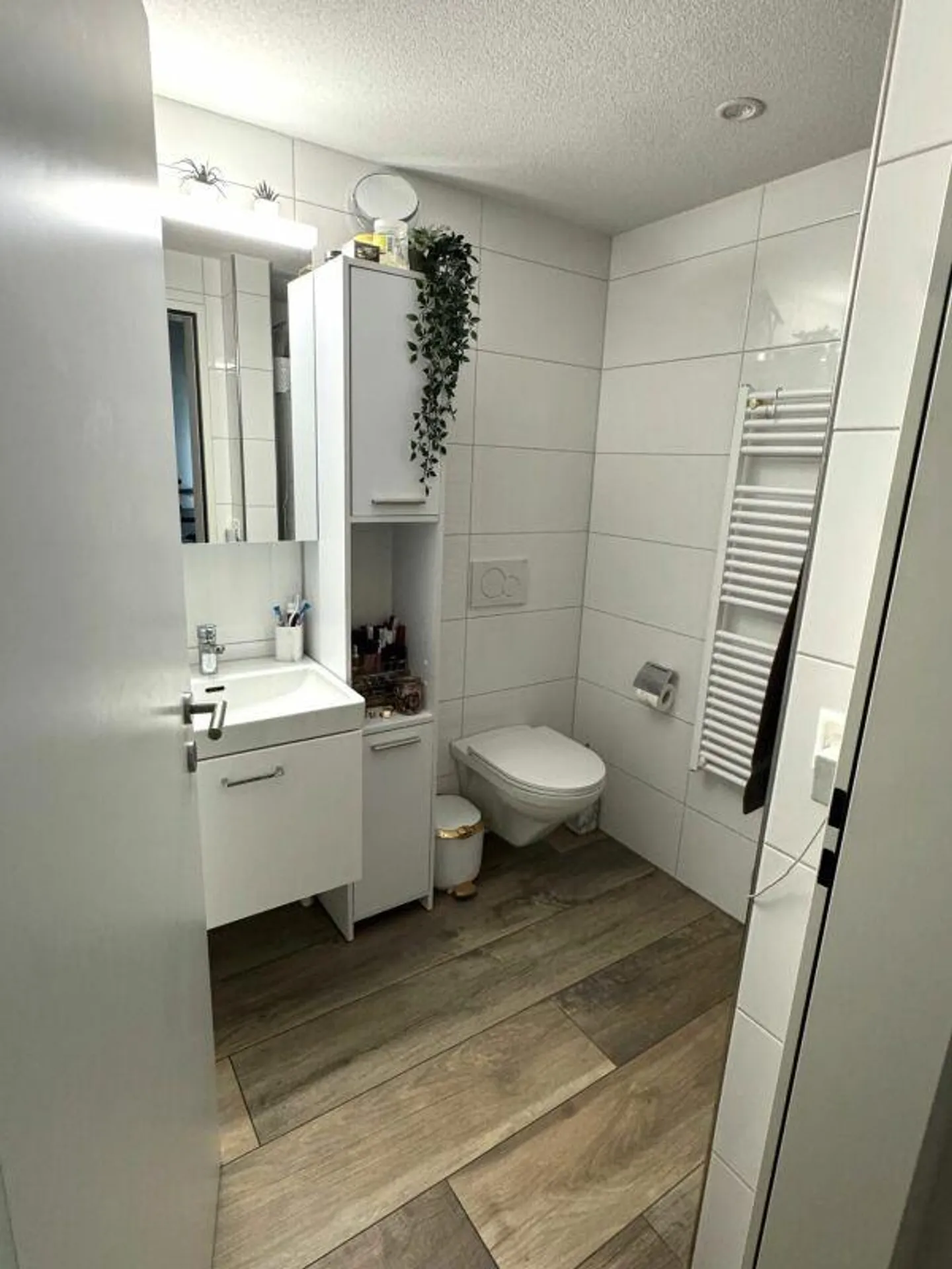 Appartement 3.5 pièces ultra moderne avec beaucoup d'espace de rangement - Photo 3 sur 6