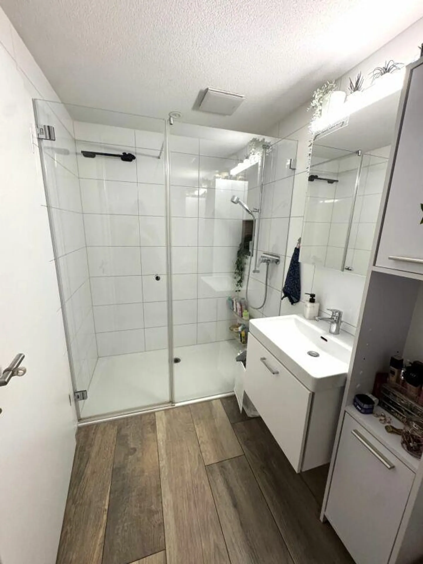 Appartement 3.5 pièces ultra moderne avec beaucoup d'espace de rangement - Photo 4 sur 6