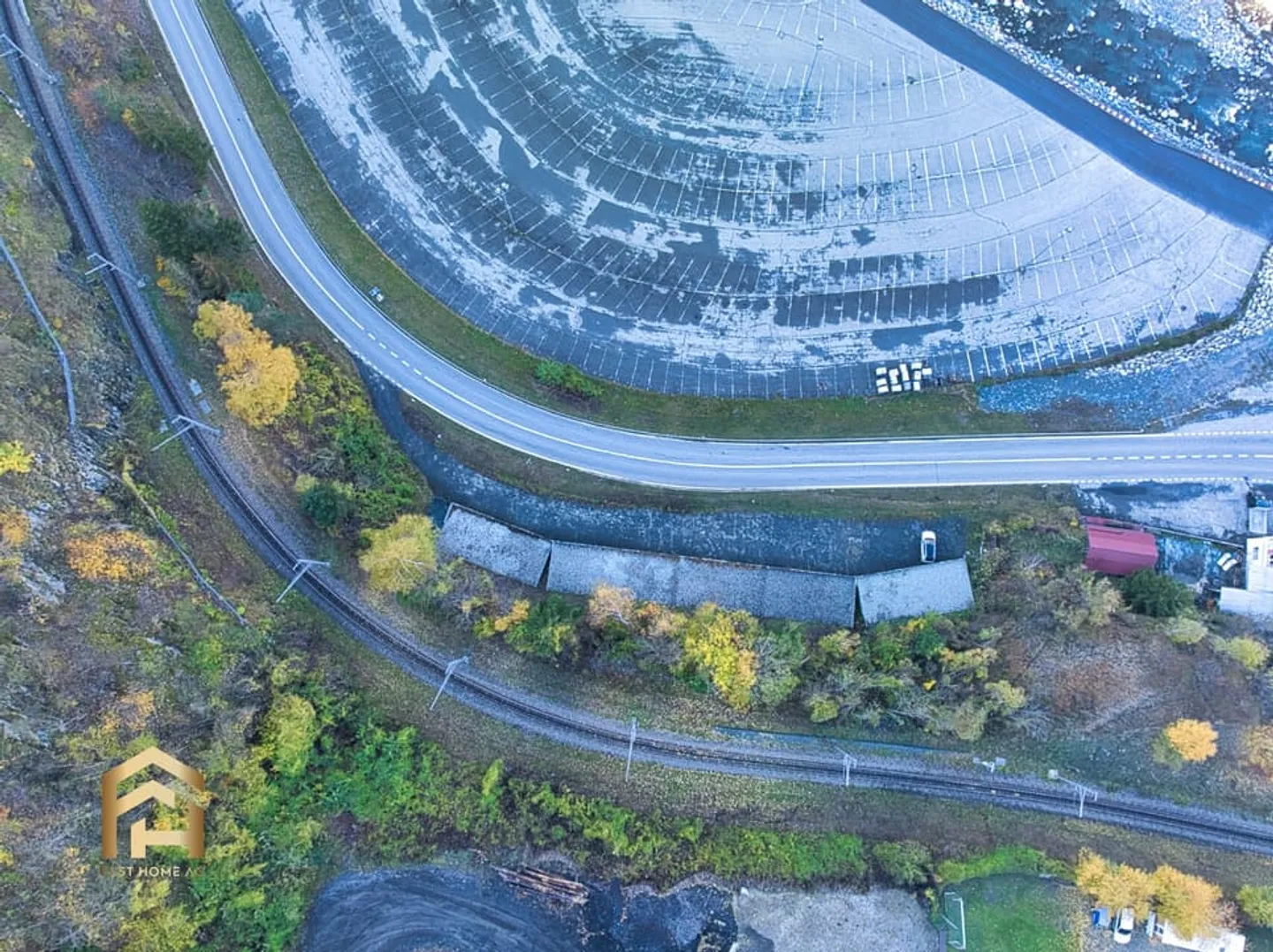 Box de garage pratique dans le meilleur emplacement au-dessus de la station de vallée de Betten - Photo 9 sur 13