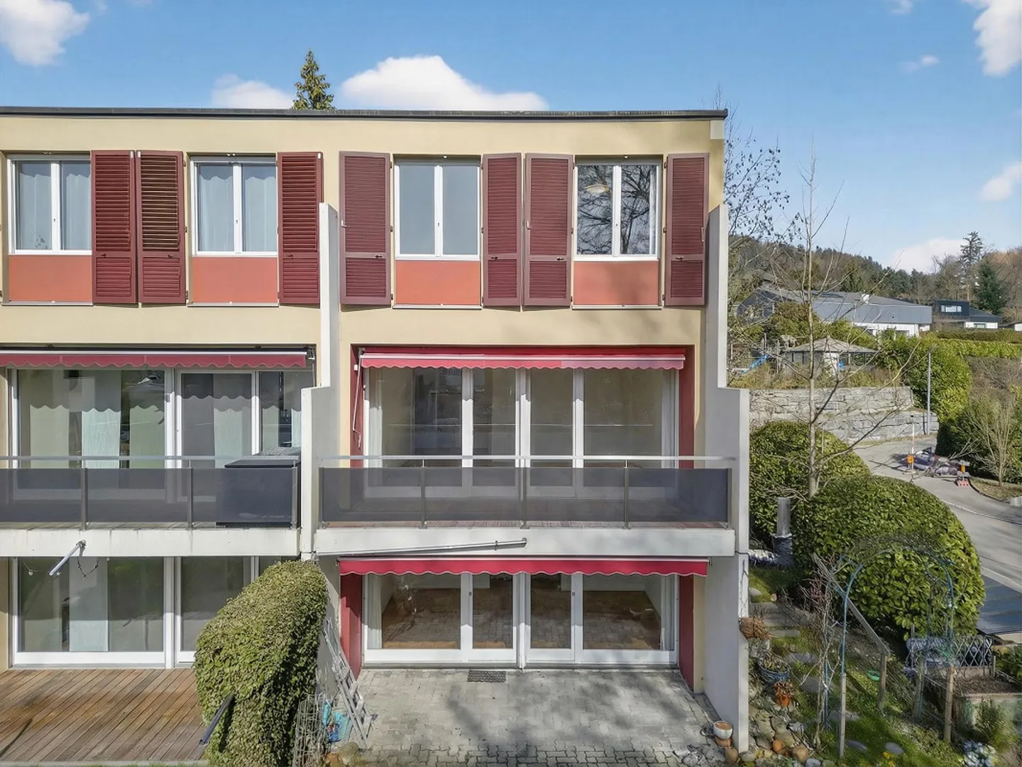 Affascinante casa a schiera di 5,5 stanze con potenziale di sviluppo - Foto 3 di 6