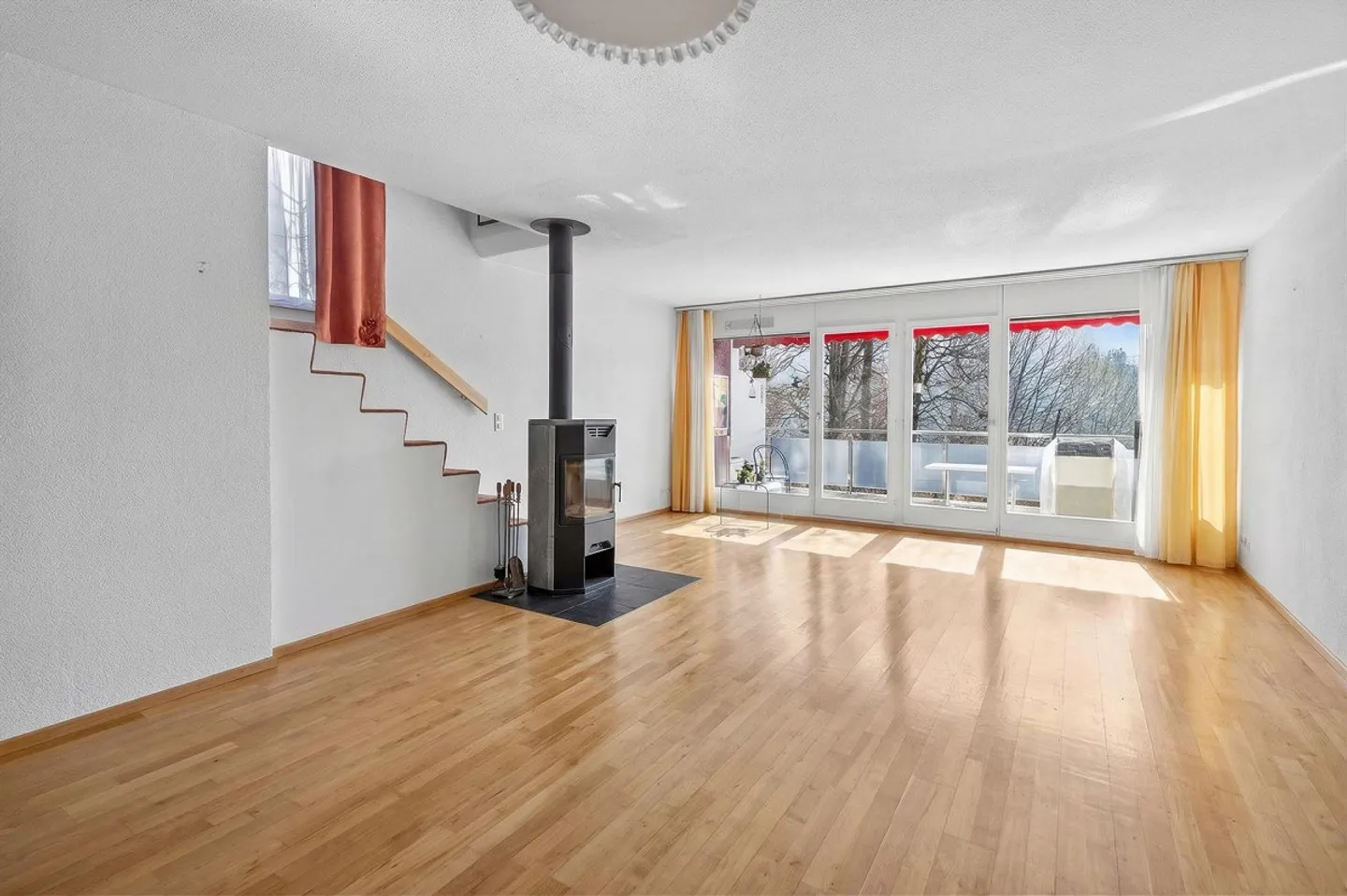 Affascinante casa a schiera di 5,5 stanze con potenziale di sviluppo - Foto 4 di 6