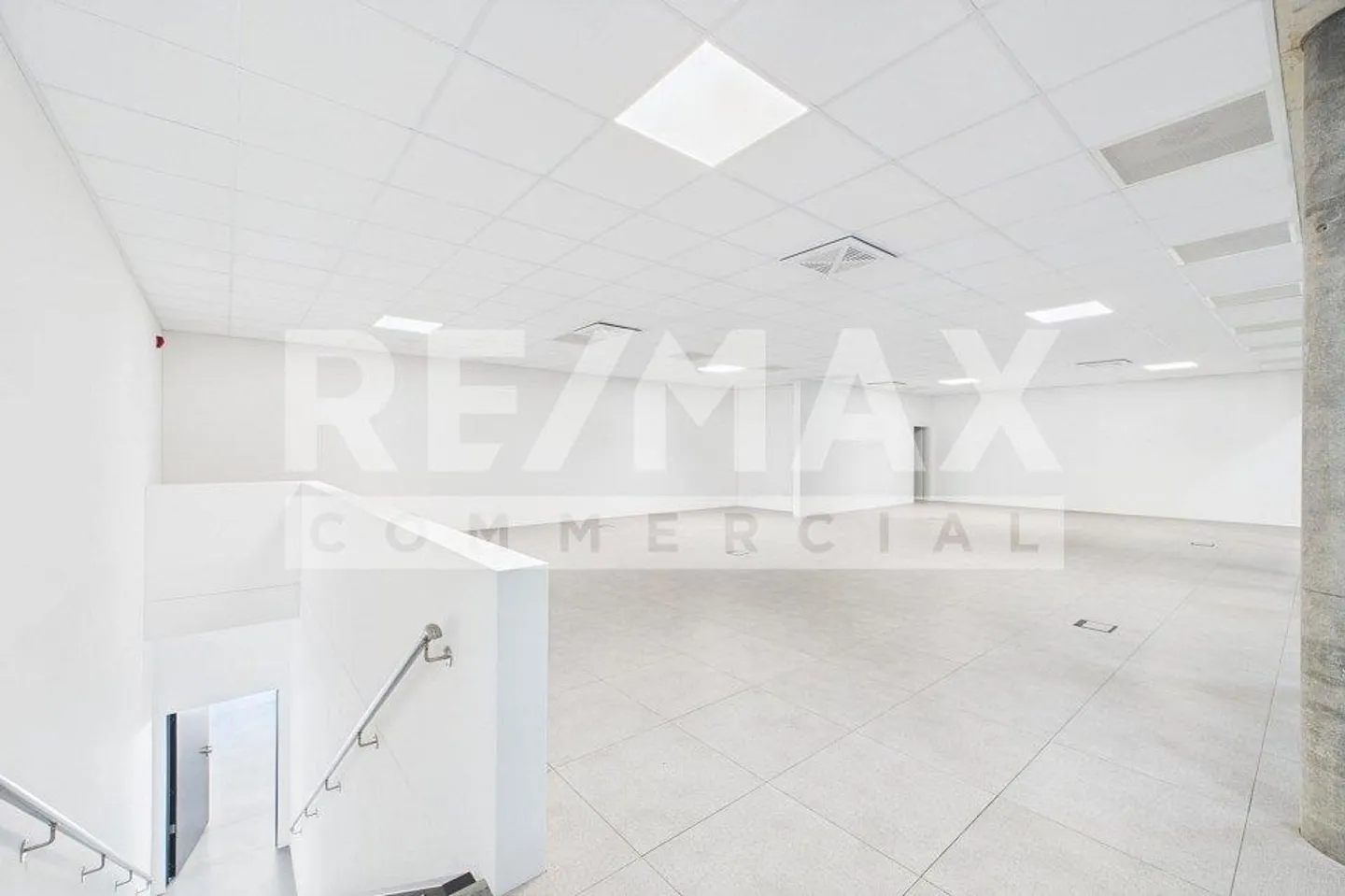 Prestigeträchtiger Verkaufsraum in Taverne - Foto 11 von 13