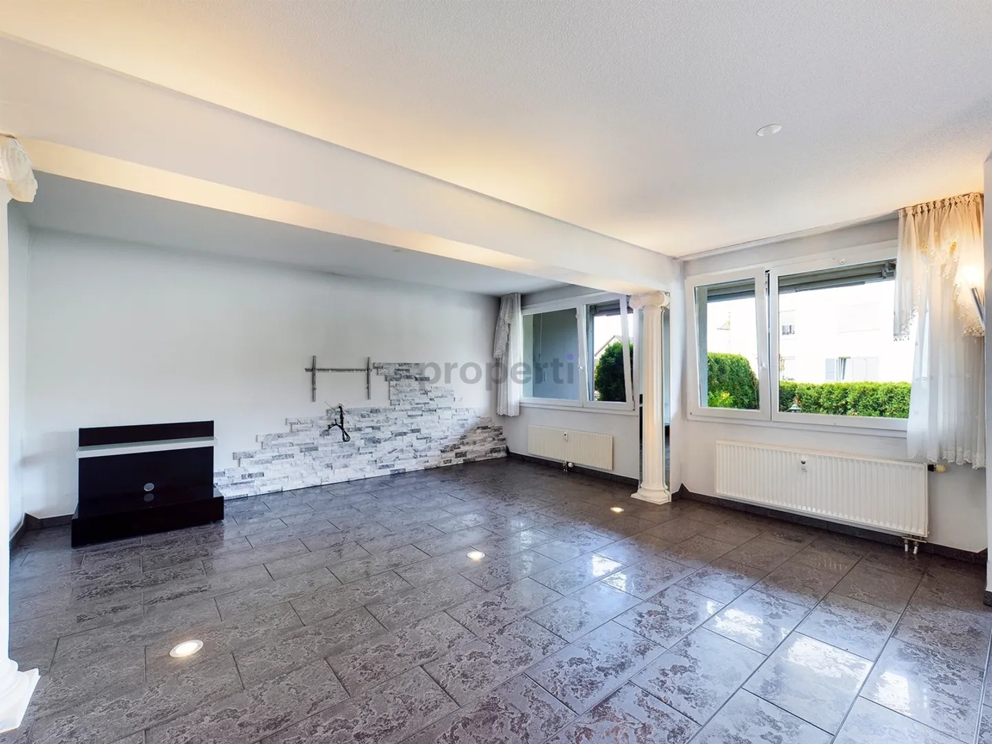 MAISON RÊVÉE AVEC EXPANSION MODERNE ET ESPACE VERT - Photo 2 sur 13