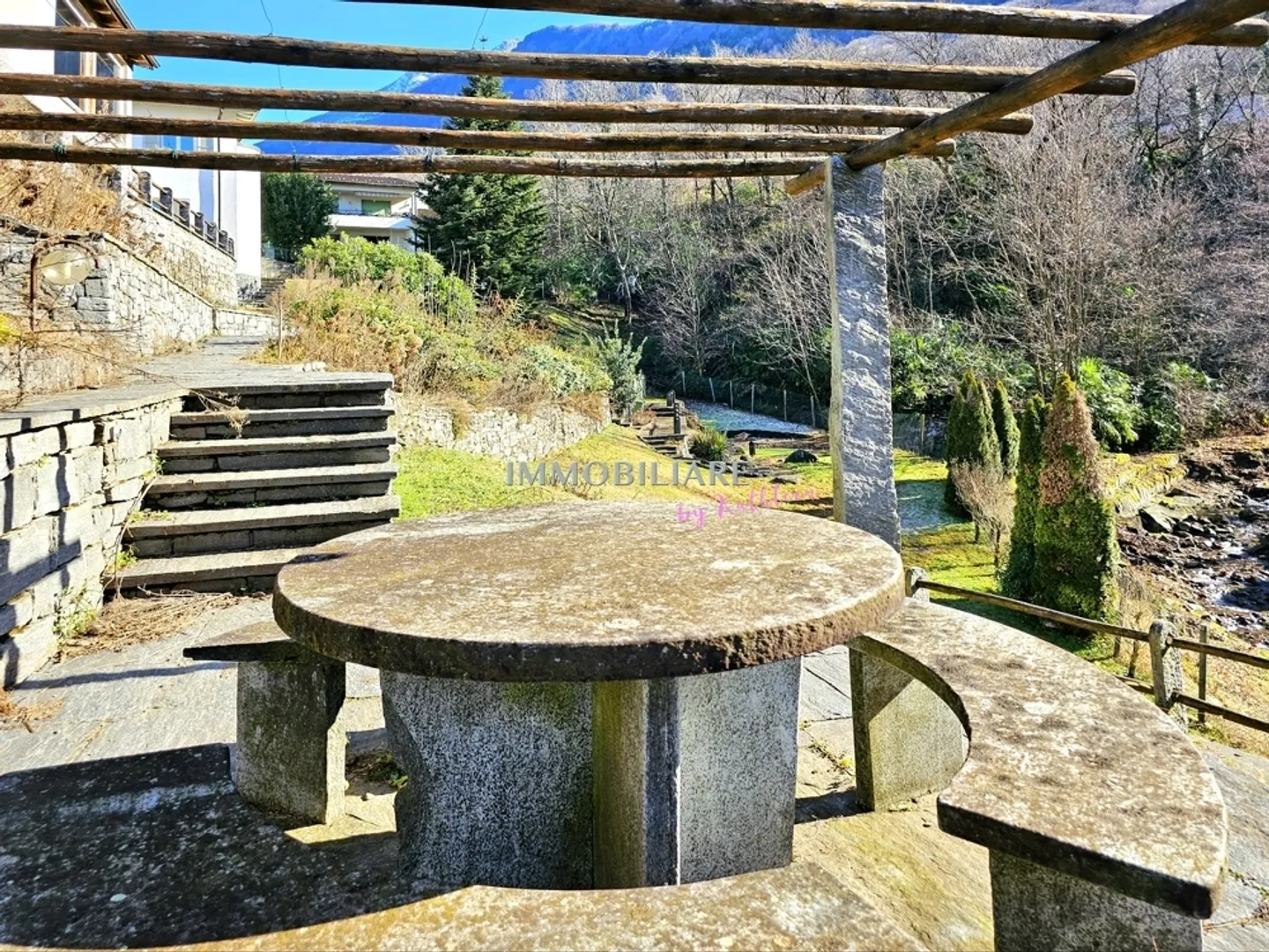 Villa mit Pool und grossem Garten, für Tiere geeignet, auch zum Bauen - Foto 11 von 13