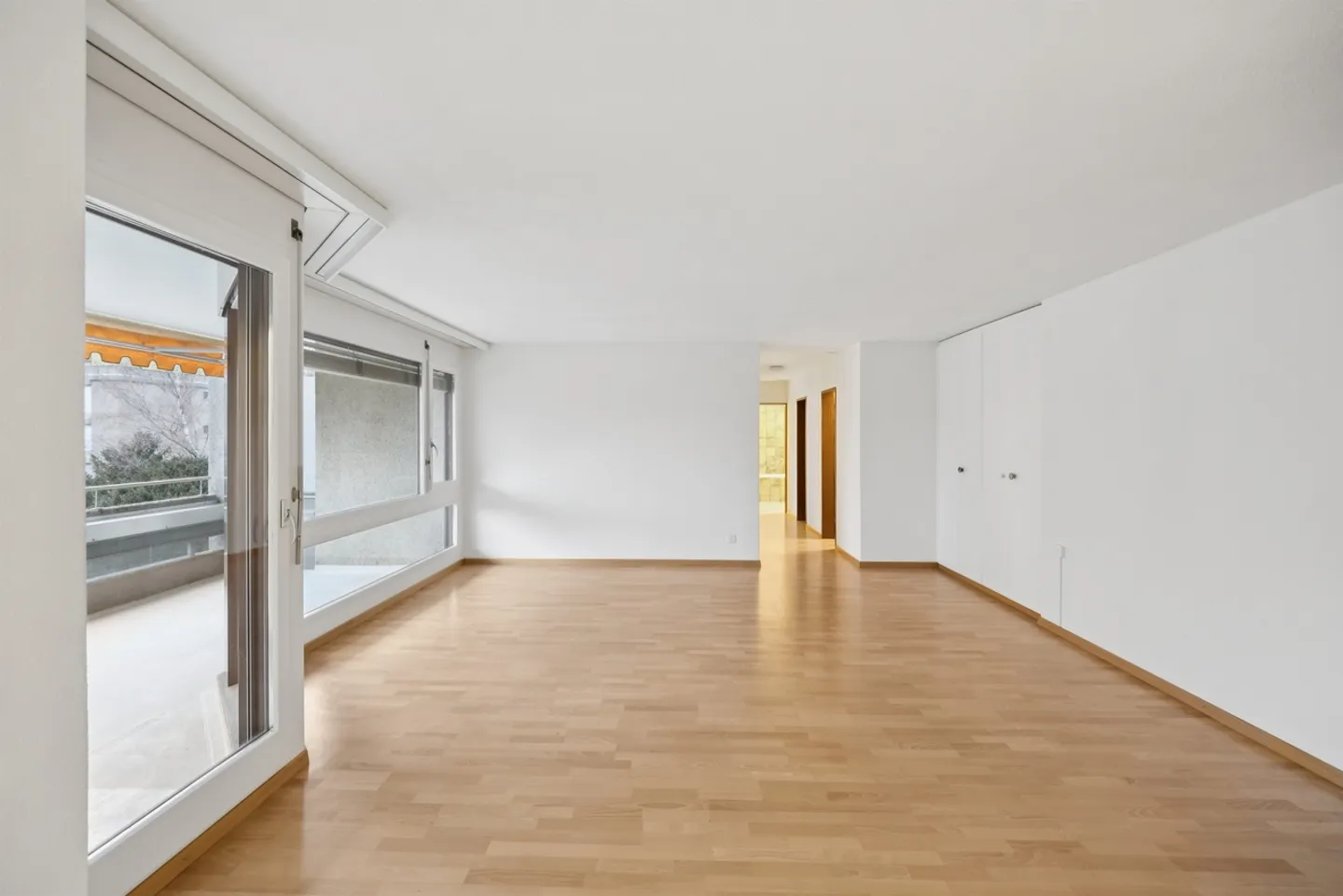 Spacious 4.5-room apartment in a desirable location! - Photo 1 of 8