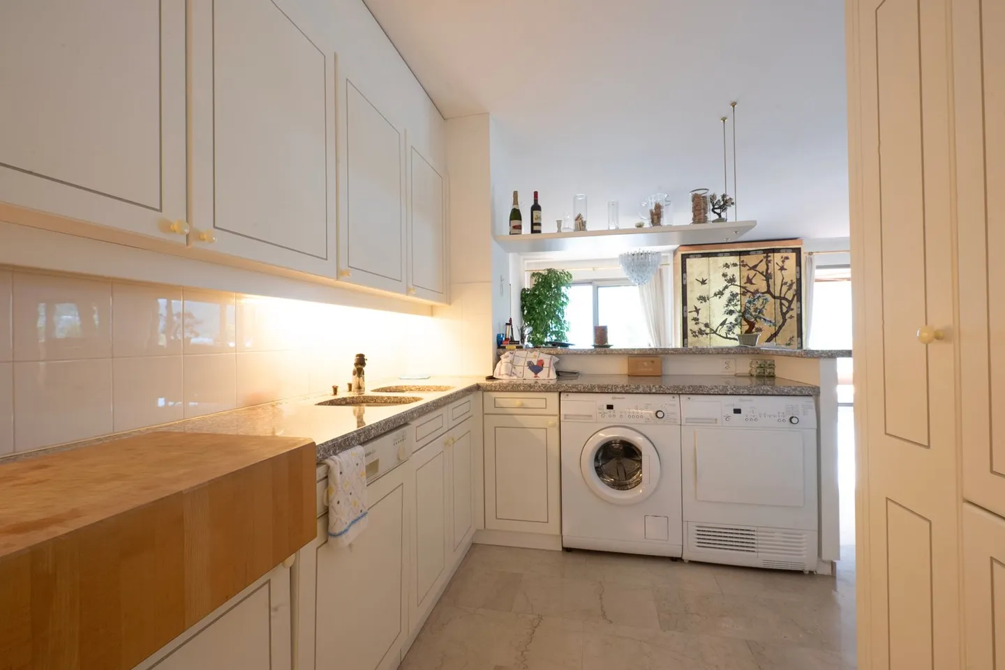 Appartement mit großer Terrasse und Seeblick sowie Bootsliegeplatz im privaten Hafen in Melide - Foto 7 von 12