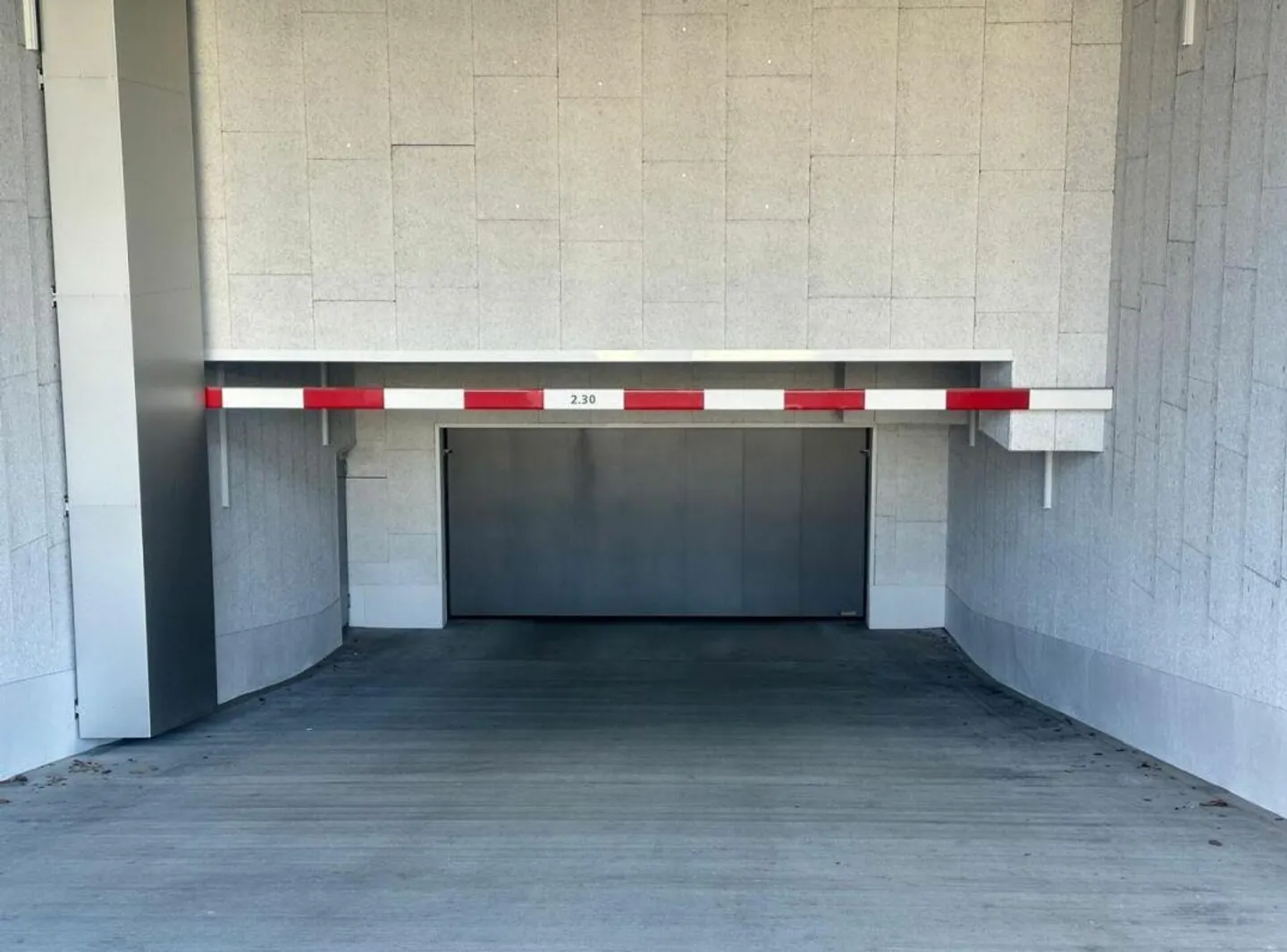 Tiefgaragenparkplätze zu vermieten - Foto 1 von 4
