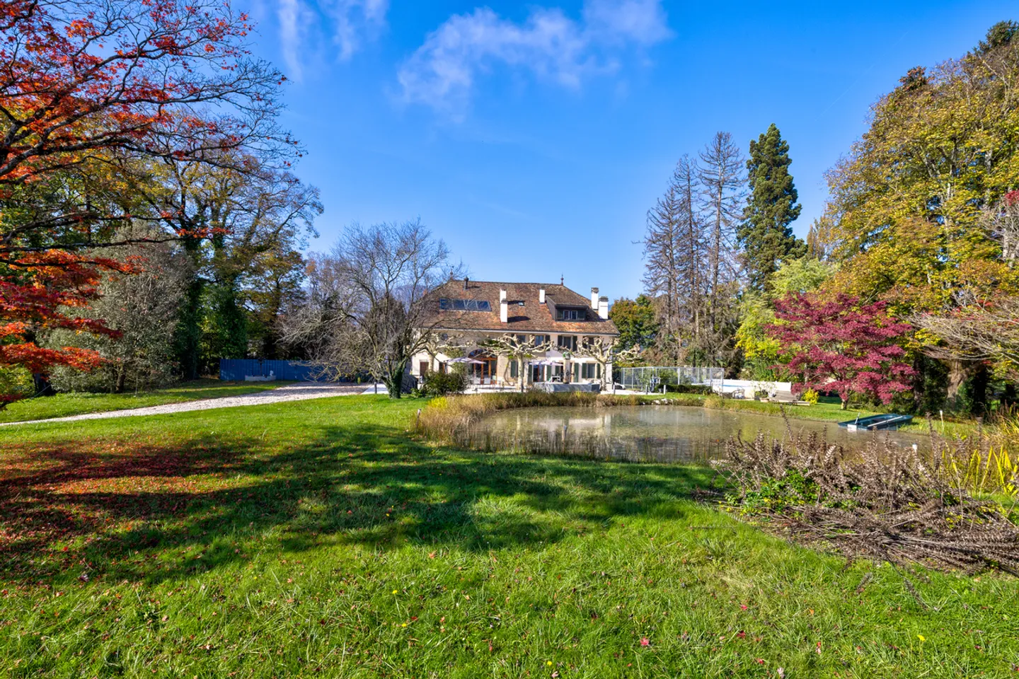 Manoir du 18ème siècle avec parc rénové de 7 800 m² - Photo 2 sur 60
