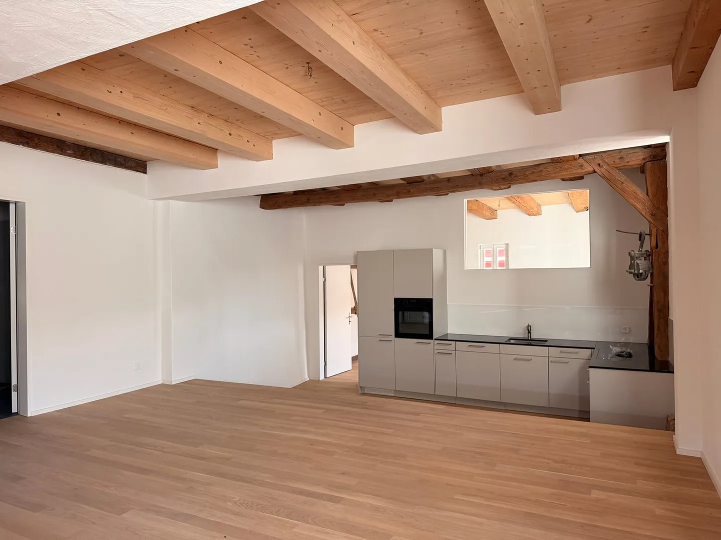 Vie exclusive avec caractère – Appartements entièrement rénovés dans une maison à colombages historique - Photo 2 sur 8