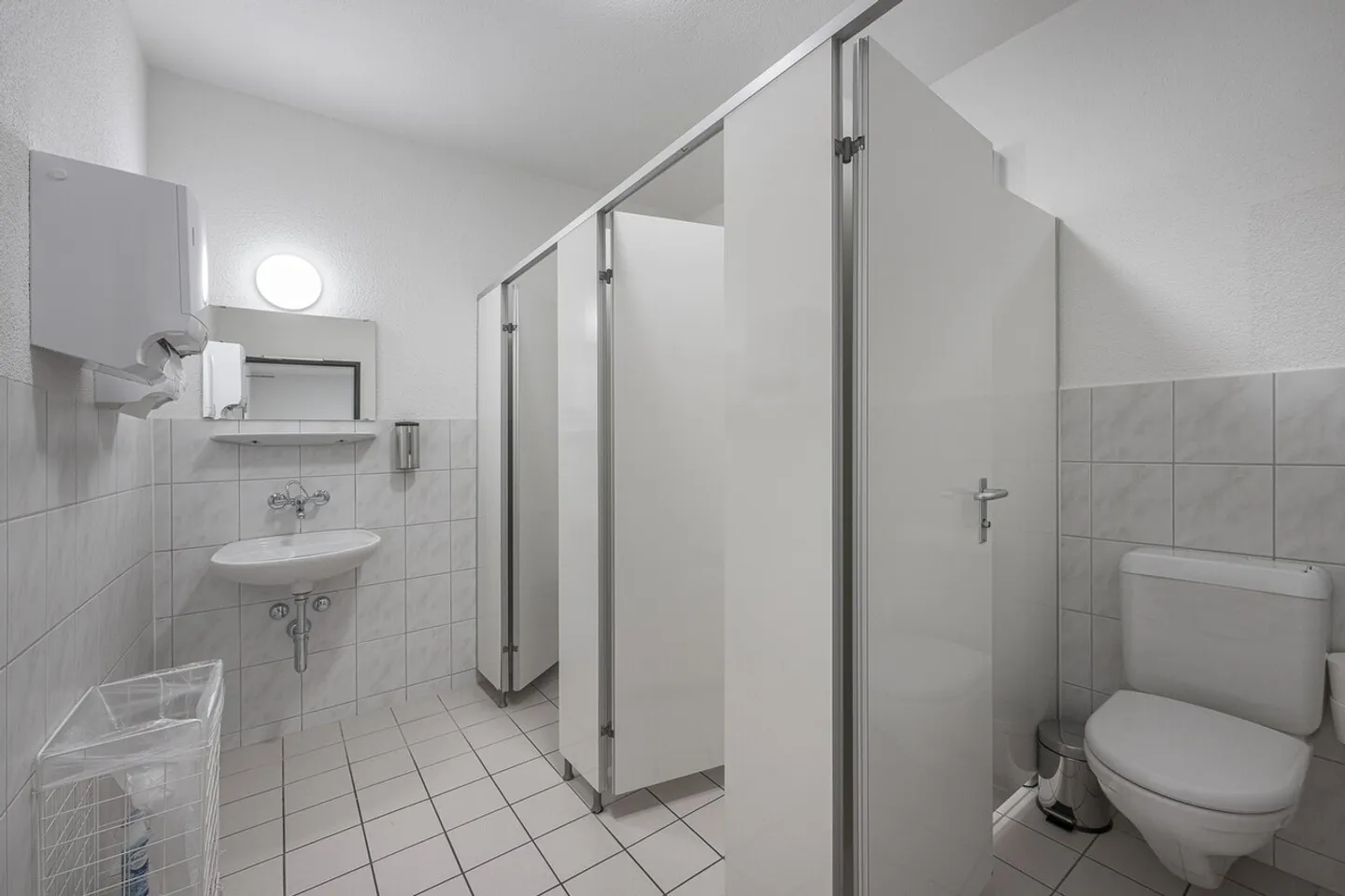 Spazio pronto per essere abitato con un affitto attraente disponibile immediatamente! - Foto 7 di 9