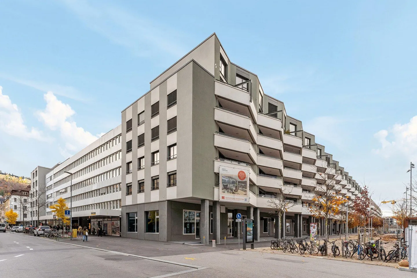 All'Esplanade: Spazio ufficio con balcone e vista - Foto 1 di 10