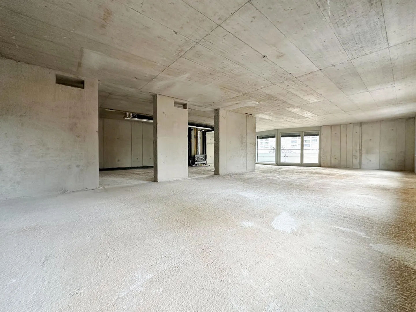 All'Esplanade: Spazio ufficio con balcone e vista - Foto 3 di 10