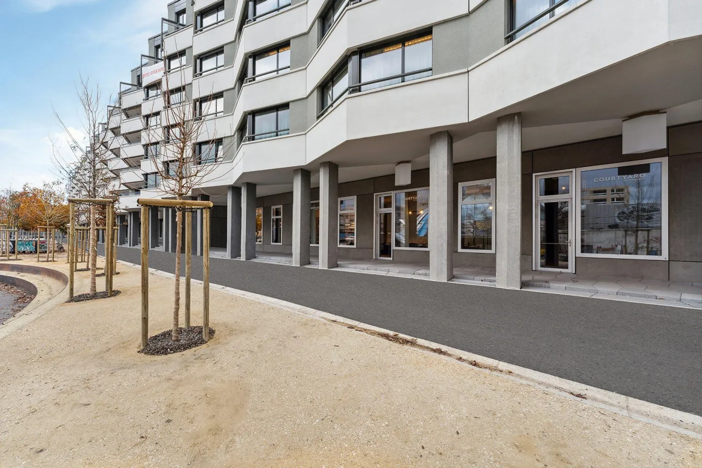 All'Esplanade: Spazio ufficio con balcone e vista - Foto 9 di 10