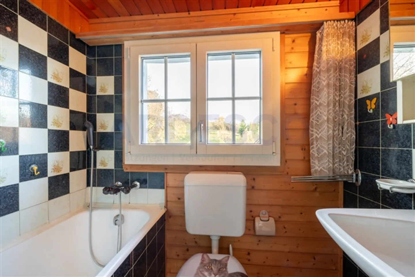 Charmantes Zuhause mit Grosszügigem Garten - Foto 9 von 11