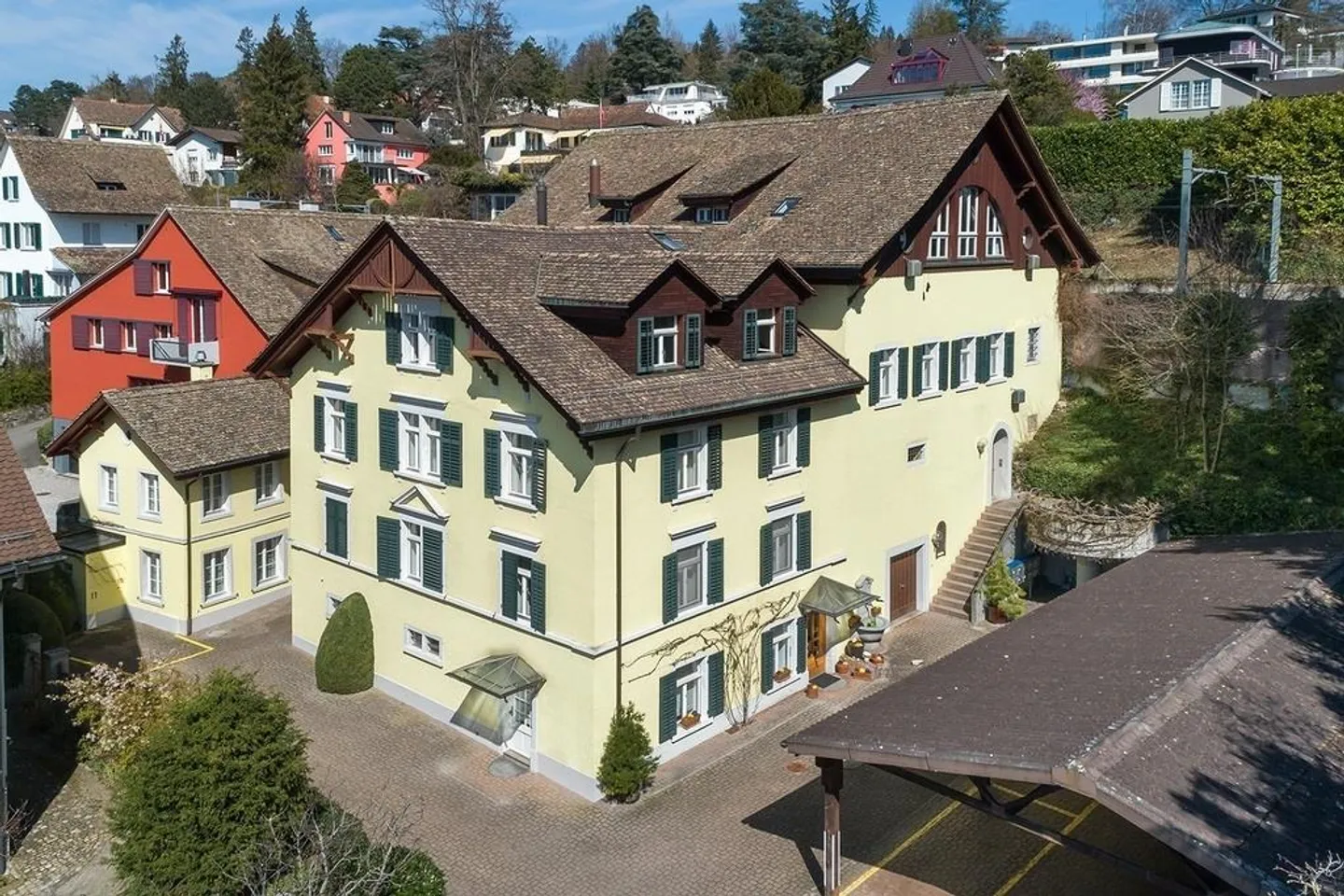 Charmante partie de maison de 2 pièces à louer à 8700 Küsnacht - Photo 1 sur 5