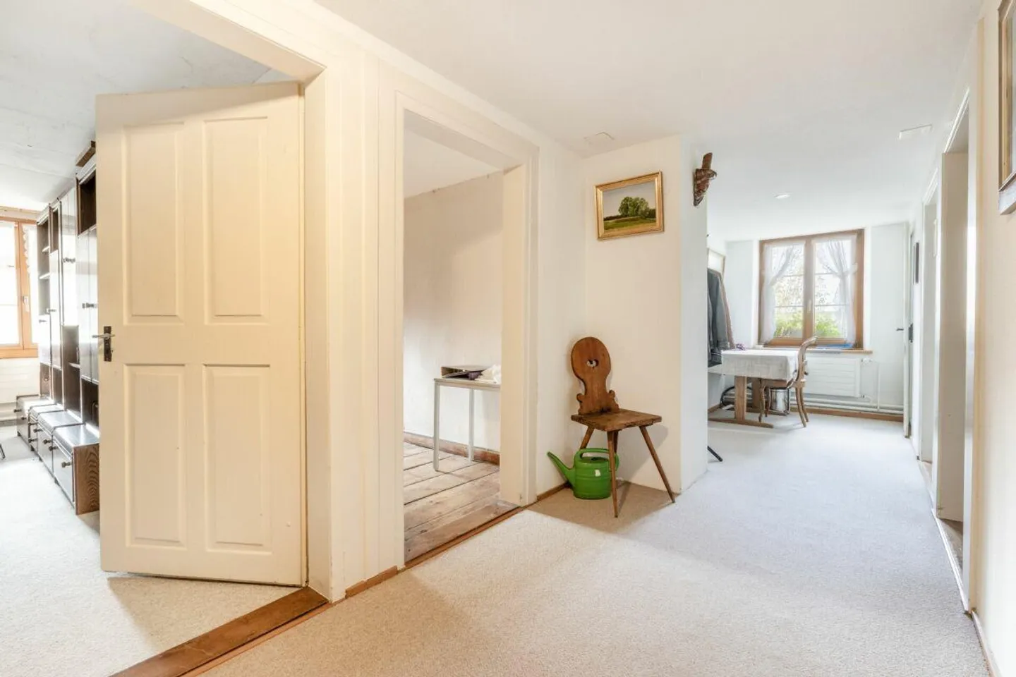 Freistehendes 7.5-Zimmer-Bauernhaus mit grosser Scheune, Garage und... - Foto 8 von 24