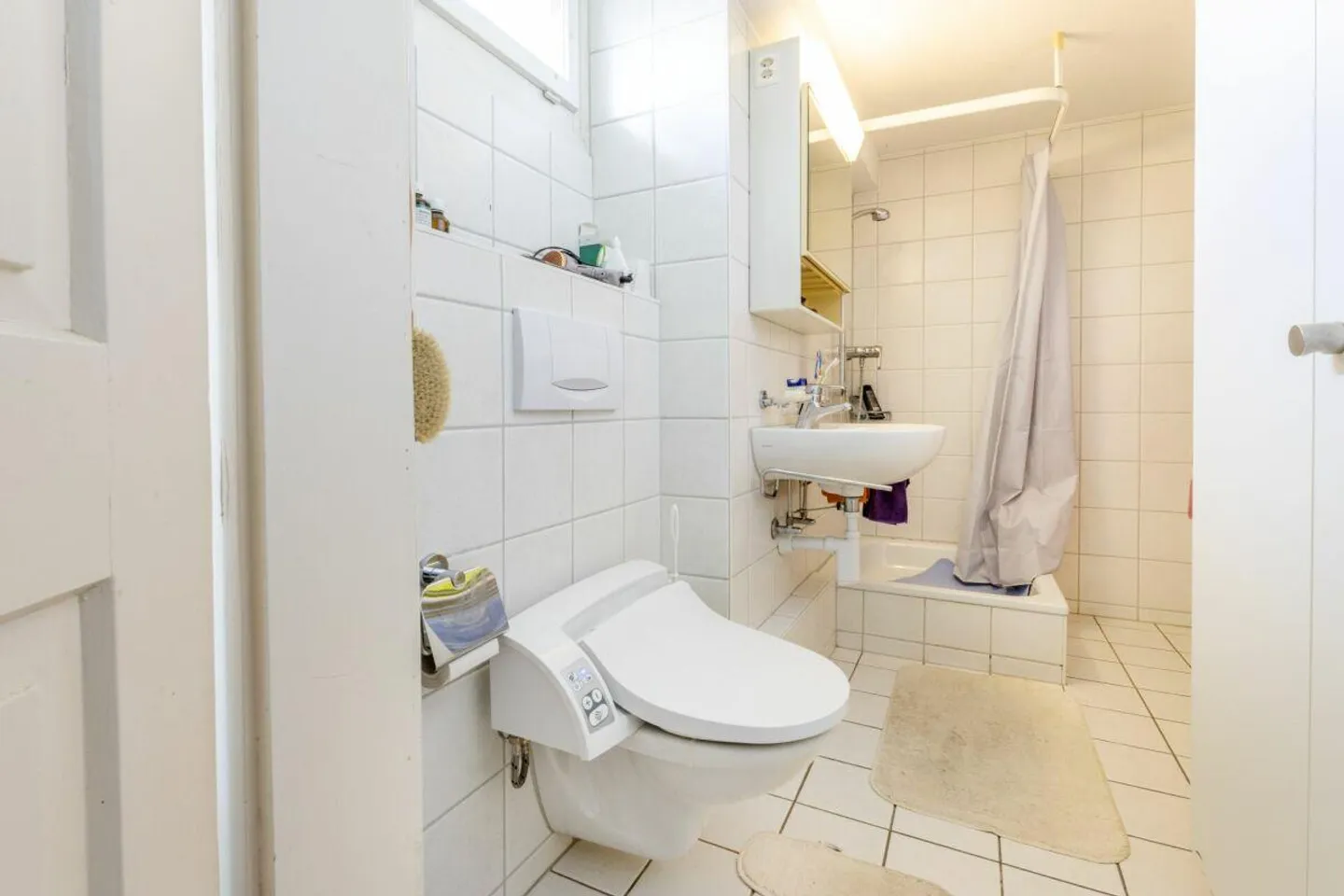 Freistehendes 7.5-Zimmer-Bauernhaus mit grosser Scheune, Garage und... - Foto 9 von 24