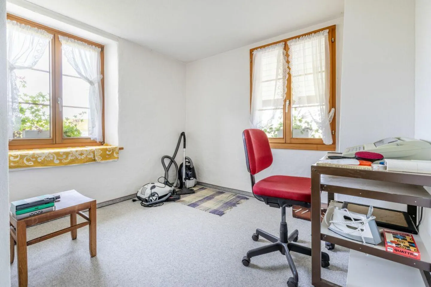 Freistehendes 7.5-Zimmer-Bauernhaus mit grosser Scheune, Garage und... - Foto 10 von 24