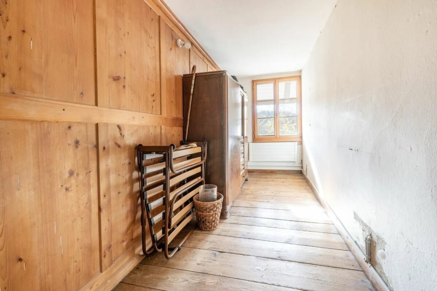 Freistehendes 7.5-Zimmer-Bauernhaus mit grosser Scheune, Garage und... - Foto 11 von 24