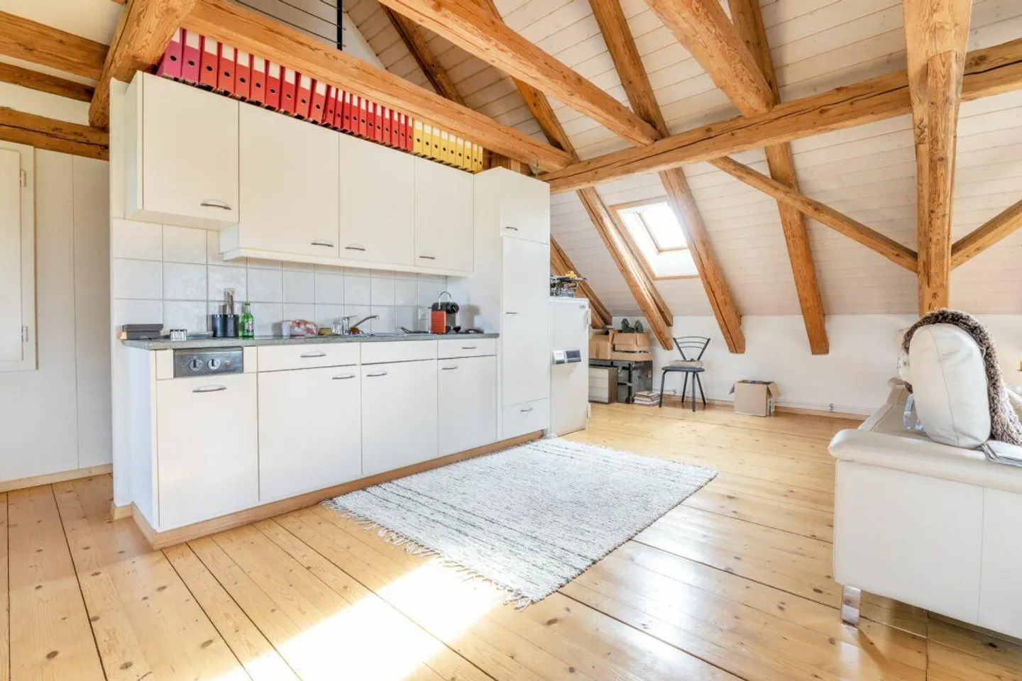 Freistehendes 7.5-Zimmer-Bauernhaus mit grosser Scheune, Garage und... - Foto 14 von 24