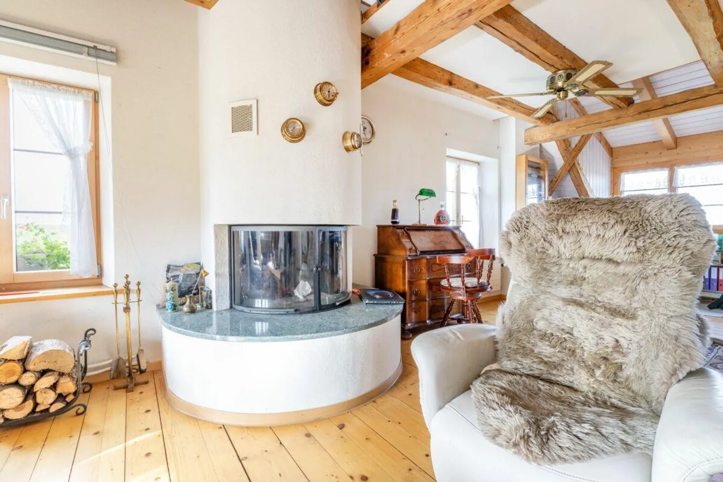 Freistehendes 7.5-Zimmer-Bauernhaus mit grosser Scheune, Garage und... - Foto 16 von 24