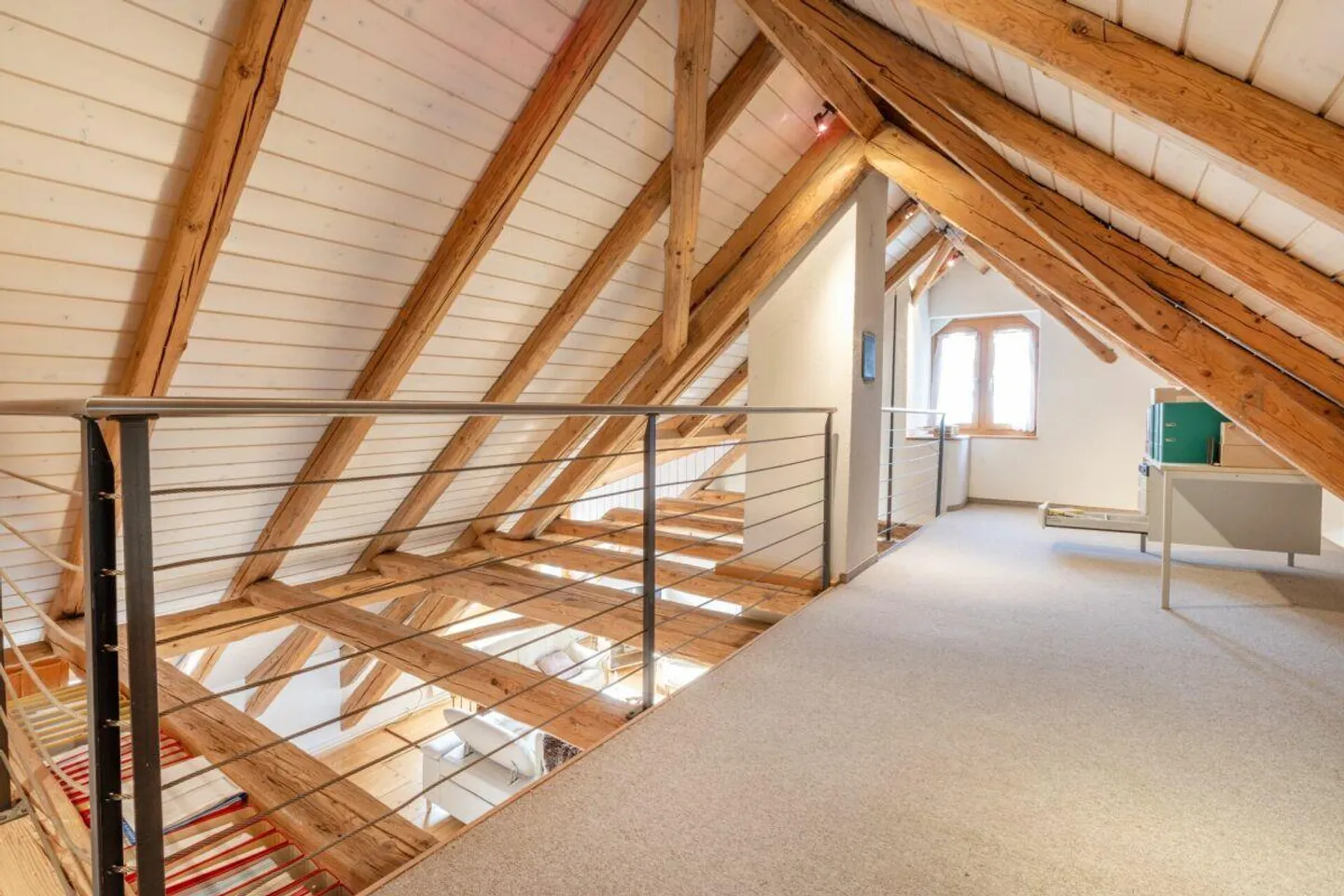 Freistehendes 7.5-Zimmer-Bauernhaus mit grosser Scheune, Garage und... - Foto 18 von 24