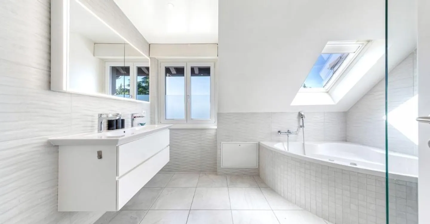 Magnificent renovated twin villa - Photo 8 of 13