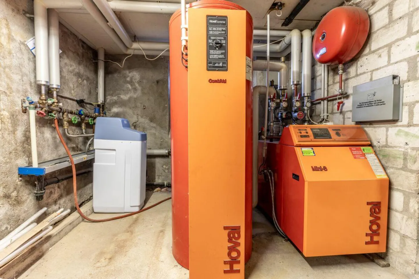 Freistehendes 7.5-Zimmer-Bauernhaus mit grosser Scheune, Garage und... - Foto 22 von 24