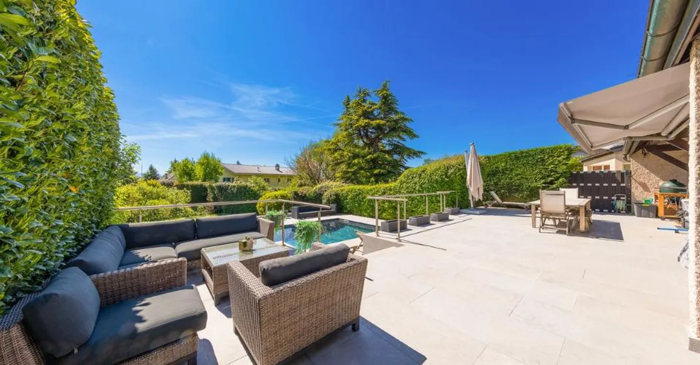 Magnificent renovated twin villa - Photo 12 of 13