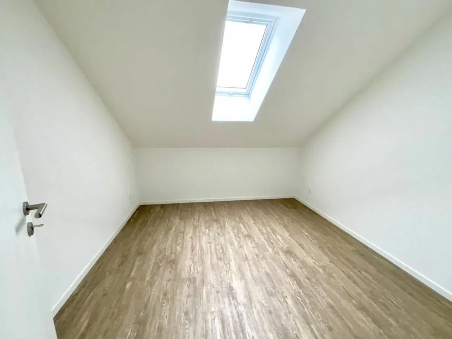Beautiful penthouse apartment with loggia - Photo 8 of 10