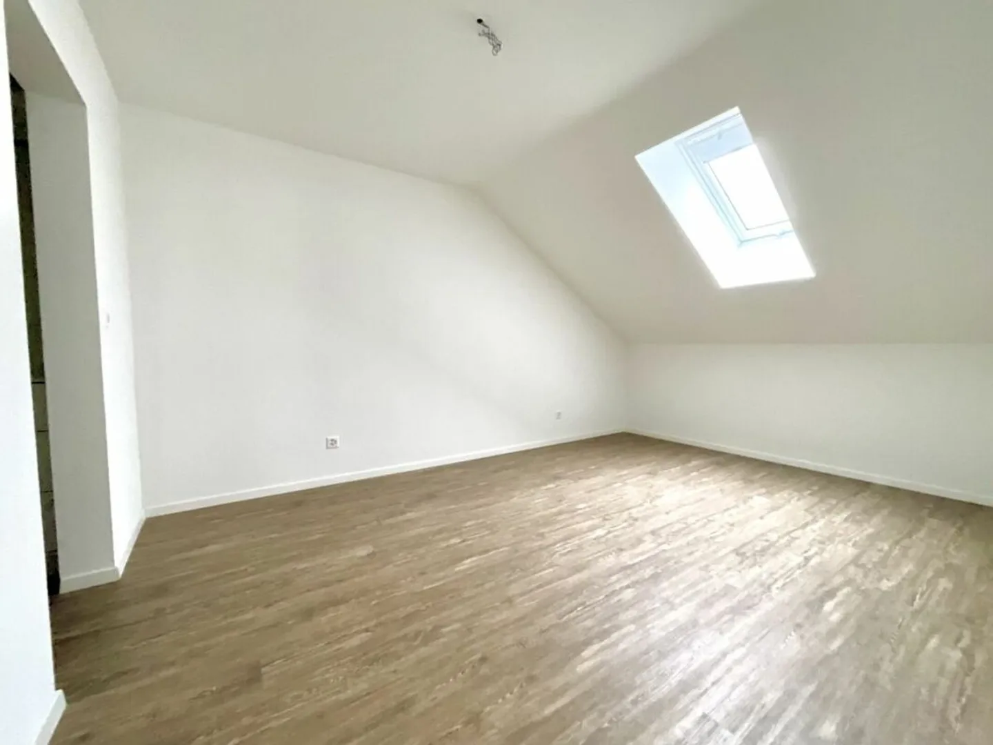 Beautiful penthouse apartment with loggia - Photo 9 of 10