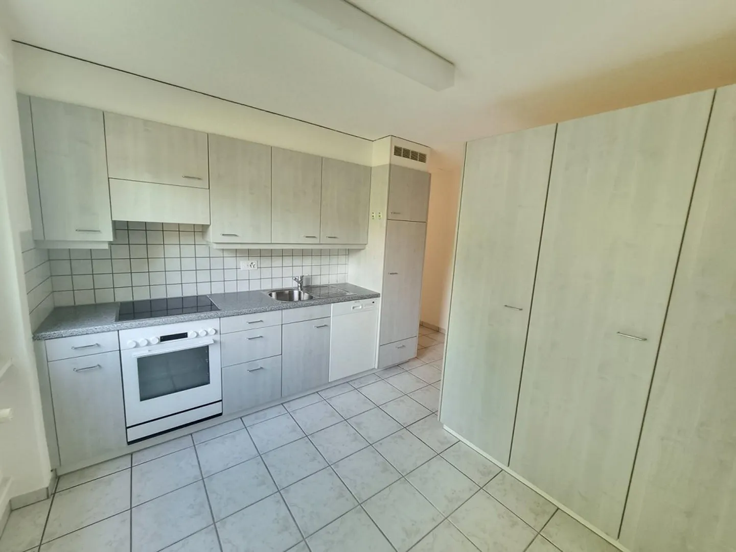 Bright 3.5-room apartment with large balcony on the ground floor - Photo 1 of 5