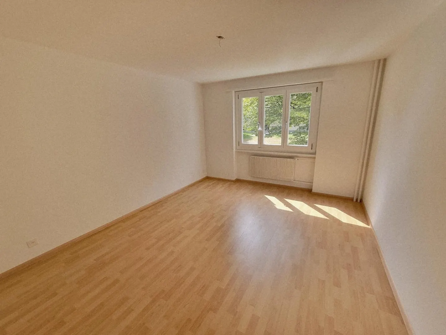 Bright 3.5-room apartment with large balcony on the ground floor - Photo 4 of 5