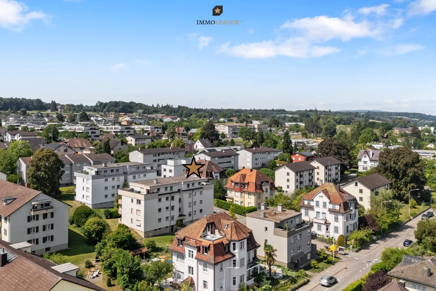 Vivre au-dessus des toits avec vue sur le lac. - Photo 10 sur 12