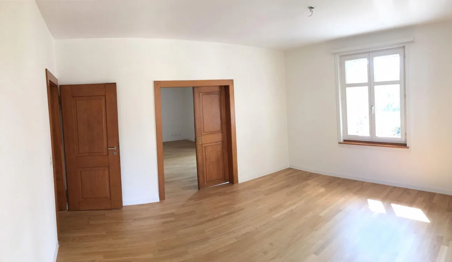 Appartamento spazioso con balcone ai margini del centro storico - Foto 4 di 9
